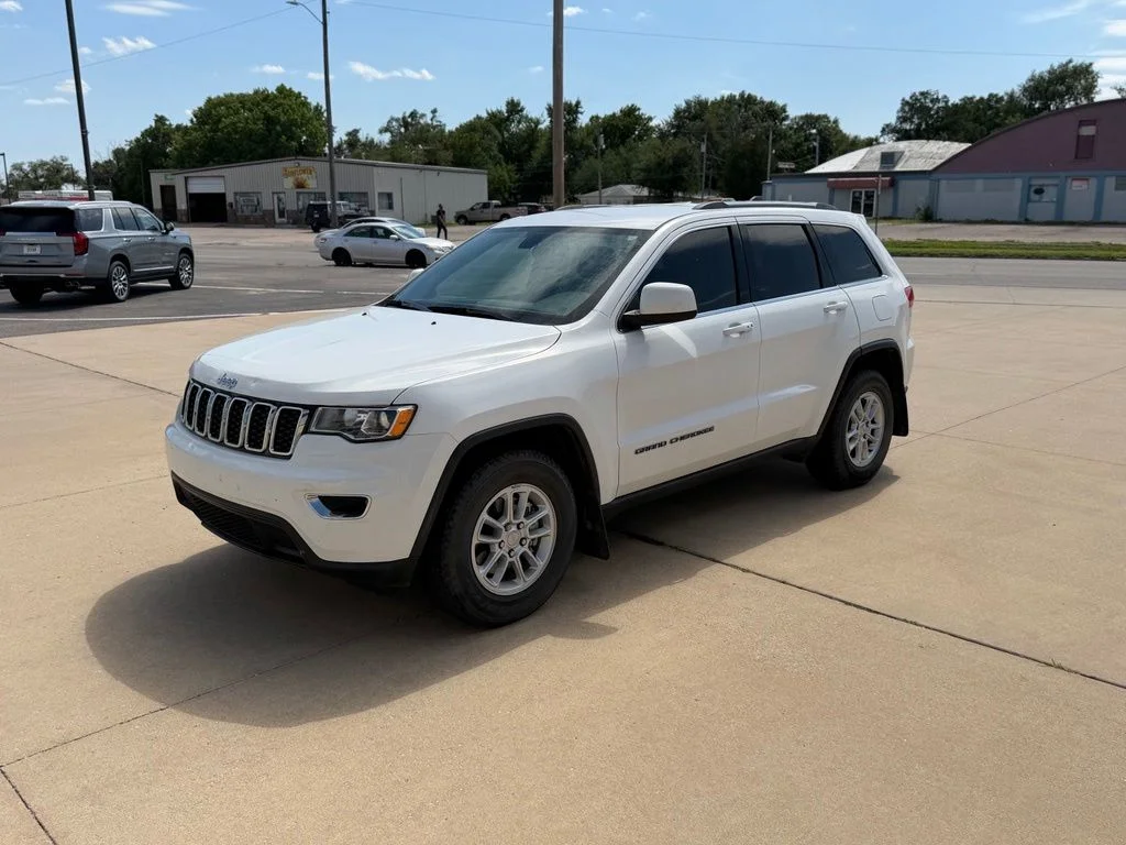 Used 2019 White/off-white Jeep Laredo E image 7