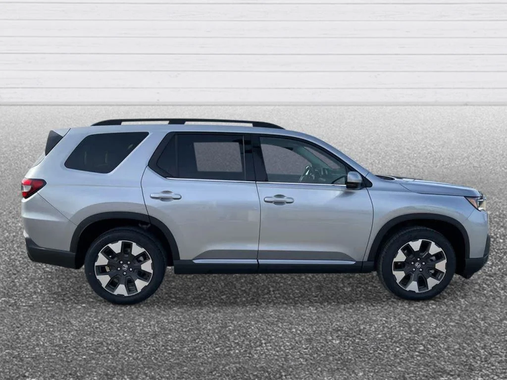New 2026 Solar Silver Metallic Honda Touring image 6