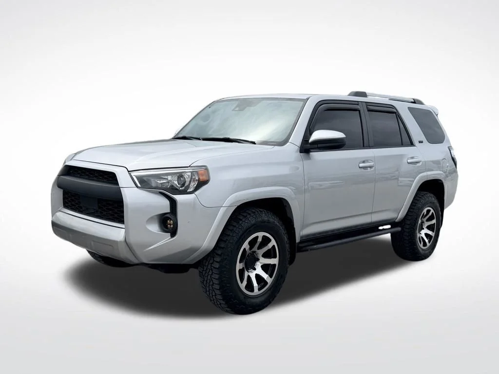 Used 2021 Silver Toyota SR5 image 2