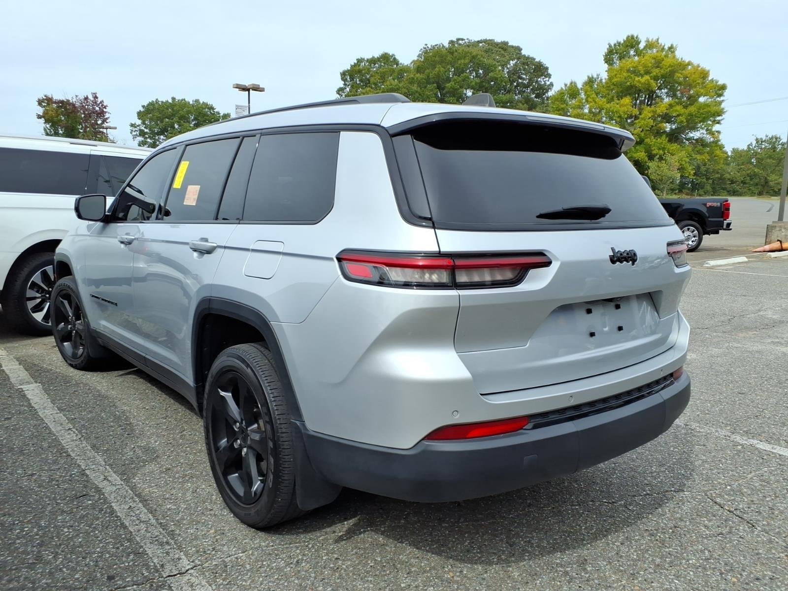 Used 2023 Silver Zynith Jeep Altitude image 5