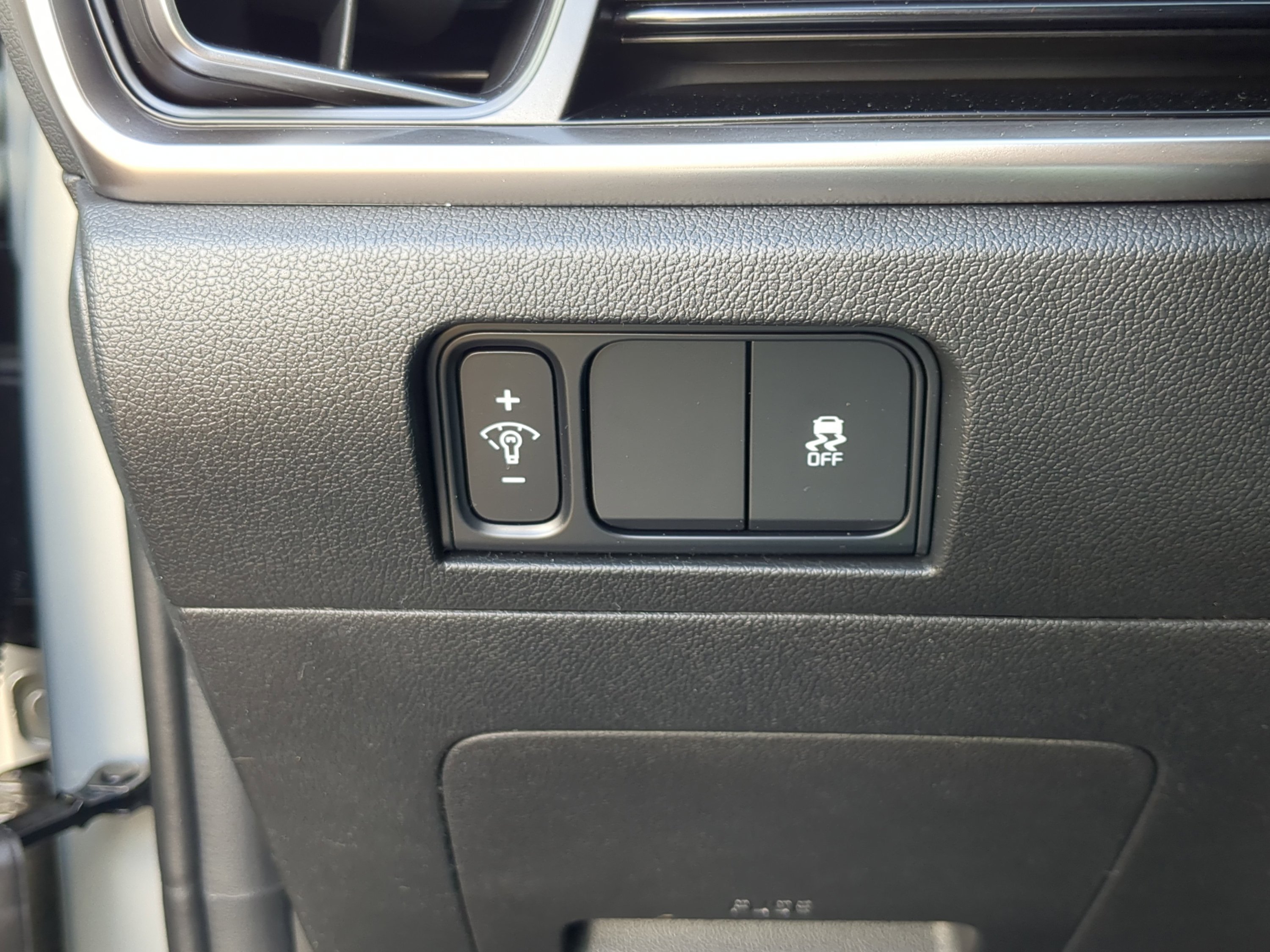 New 2026 Ivory Silver Kia S image 17