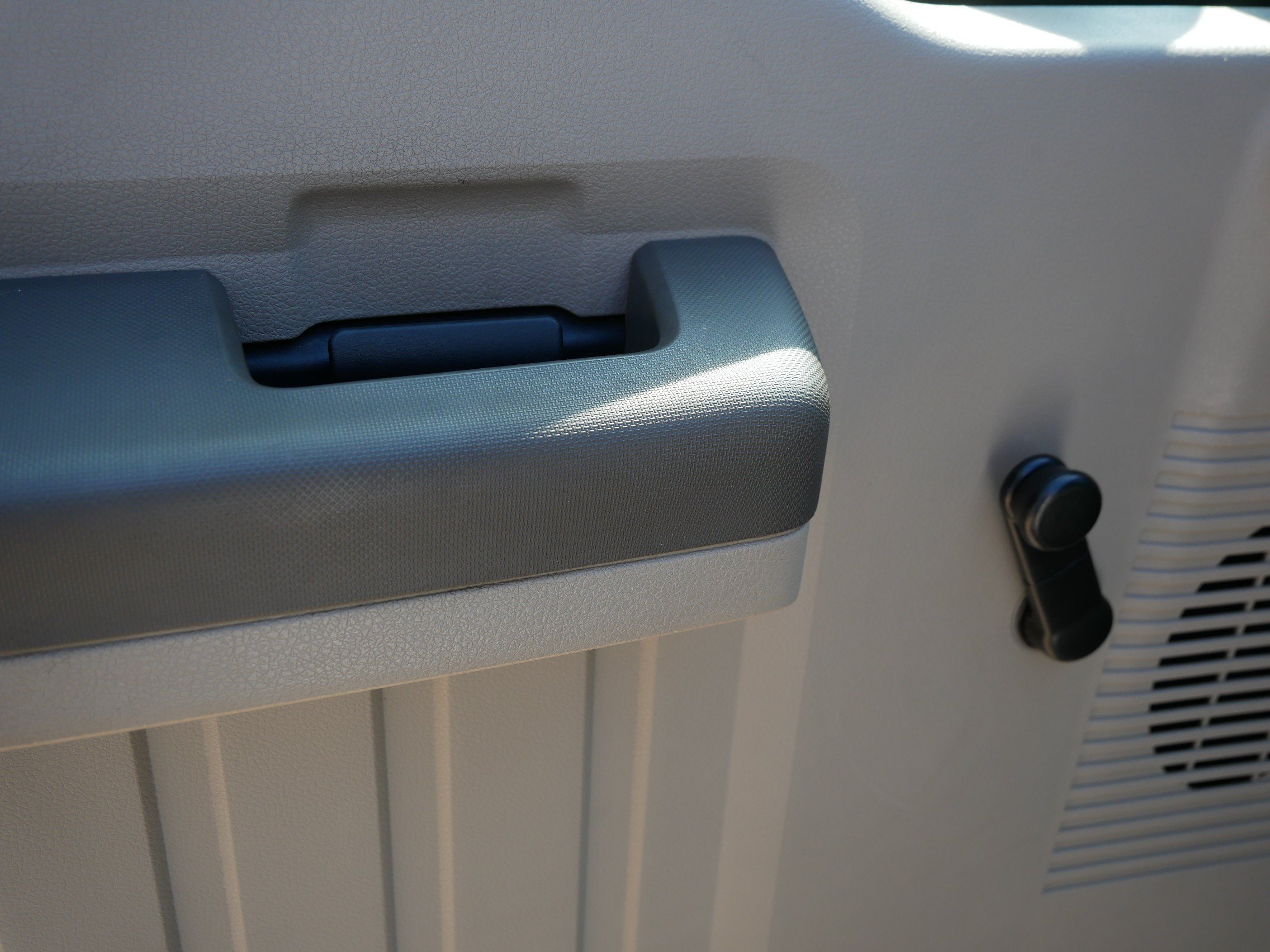 Used 2010 White Ford XL image 17