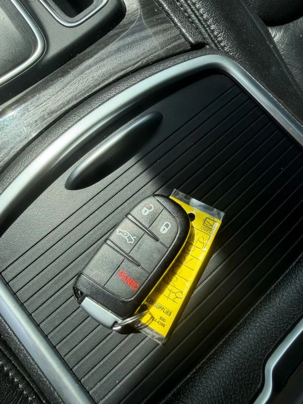 Used 2019  Chrysler Touring image 2
