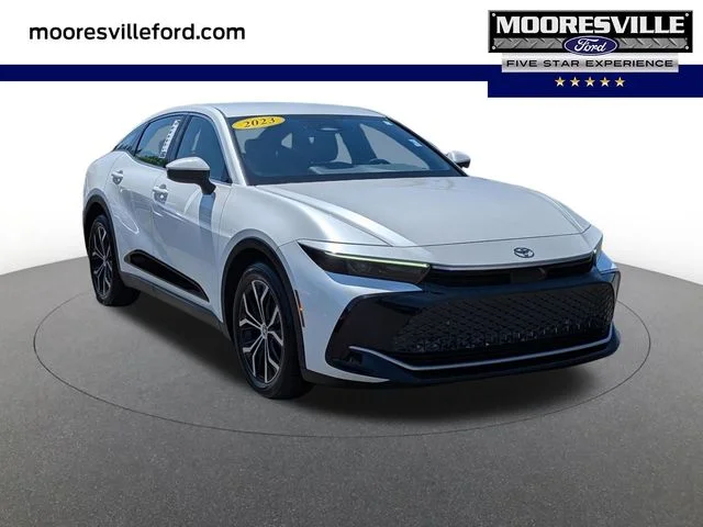 Used 2023 White Toyota XLE image 1