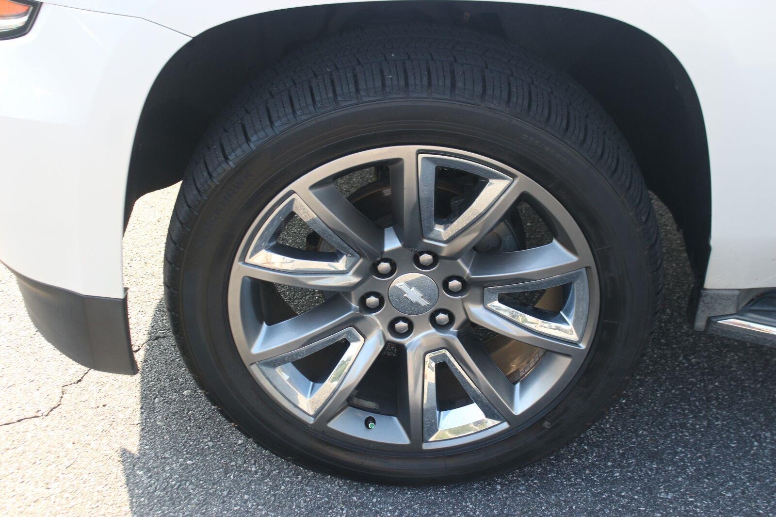 Used 2016 IRIDESCENT PEARL TRICOAT Chevrolet LTZ image 46
