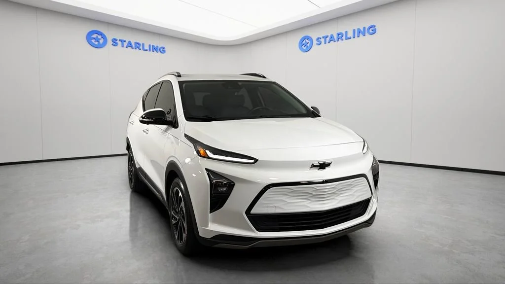 Used 2023 Summit White Chevrolet Premier image 14