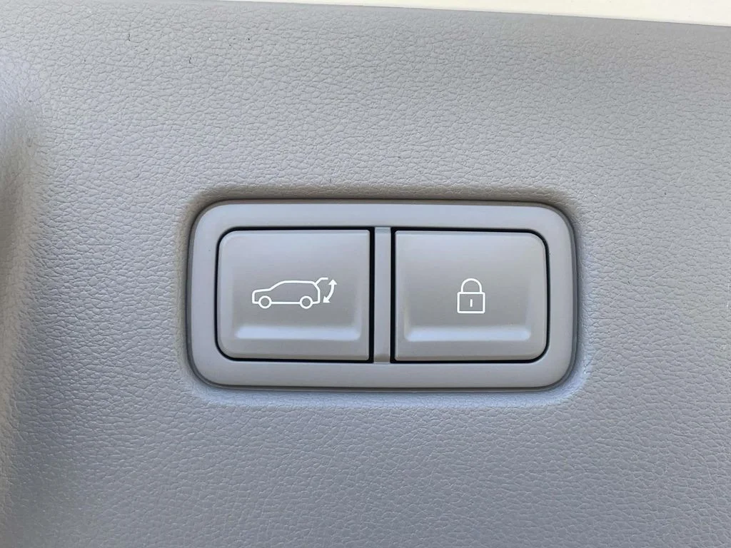 New 2026 White Hyundai SEL Premium image 9