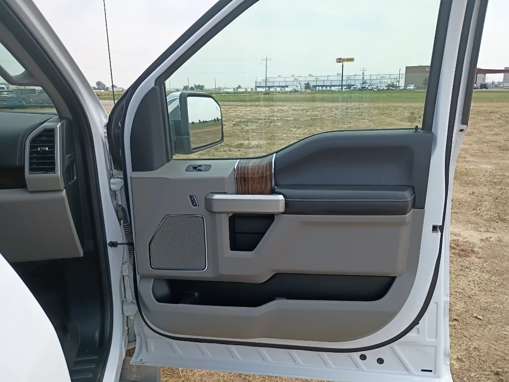 Used 2019 Oxford White Ford LARIAT image 9