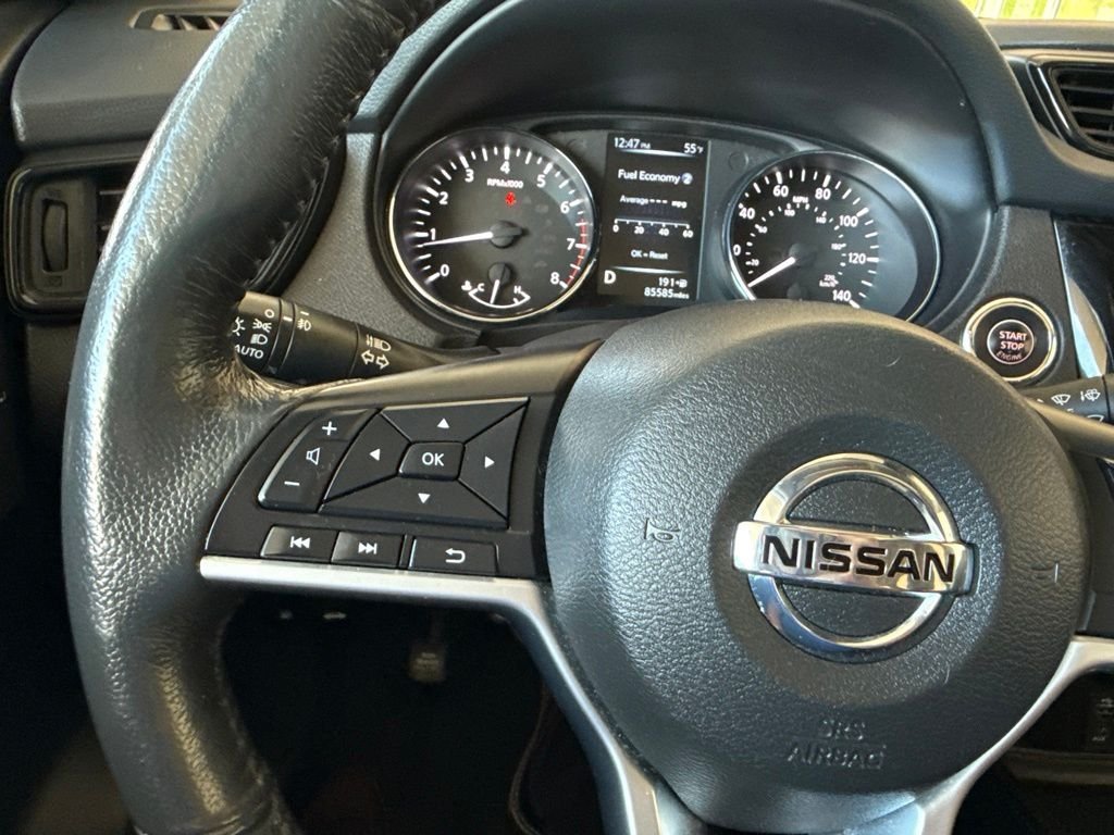 Used 2017 Brilliant Silver Nissan SL image 35
