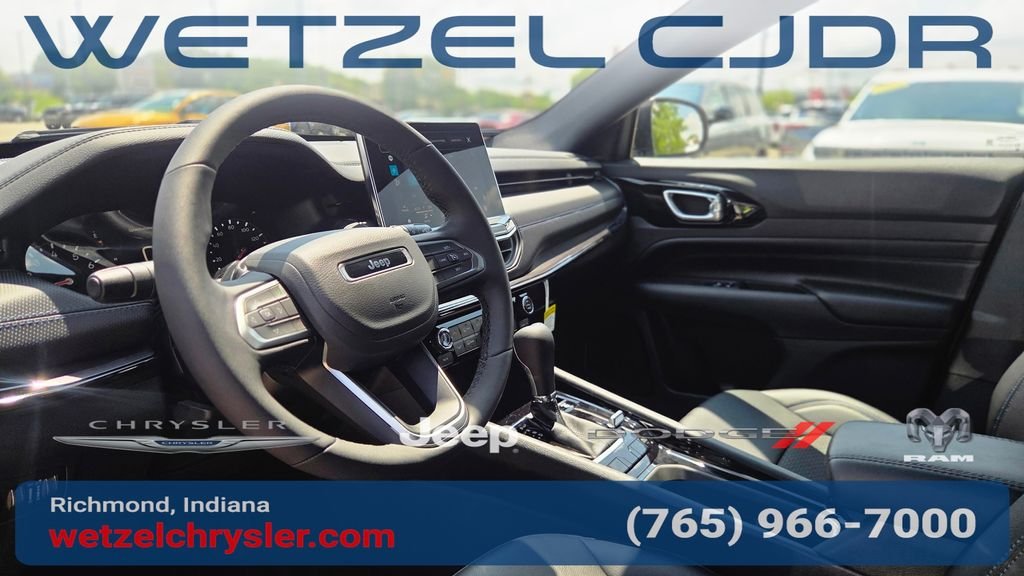 New 2026 Silver Zynith Metallic Clearcoat Jeep Latitude image 12