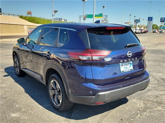 Used 2025 Deep Ocean Blue Pearl Nissan SV Front-Wheel Drive image 2