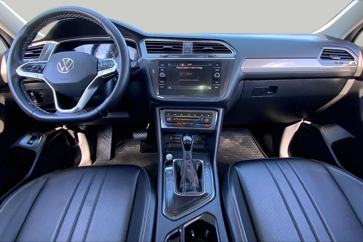Used 2024 Platinum Gray Metallic Volkswagen SE image 15