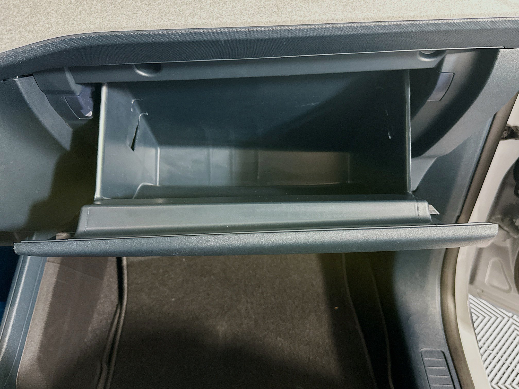 Used 2025 White Metallic Ford XLT image 32