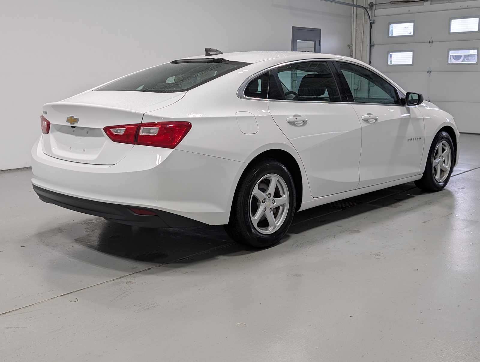 Used 2018 Summit White Chevrolet LS image 8