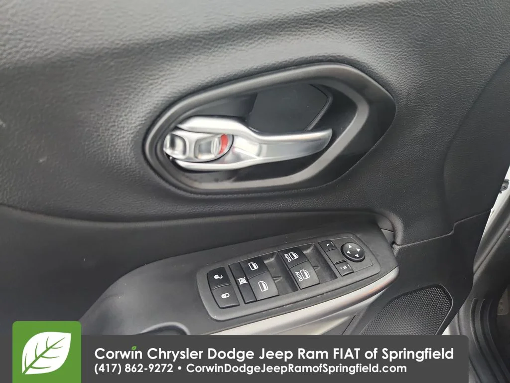 Certified Used 2022 White Jeep Latitude Lux image 20