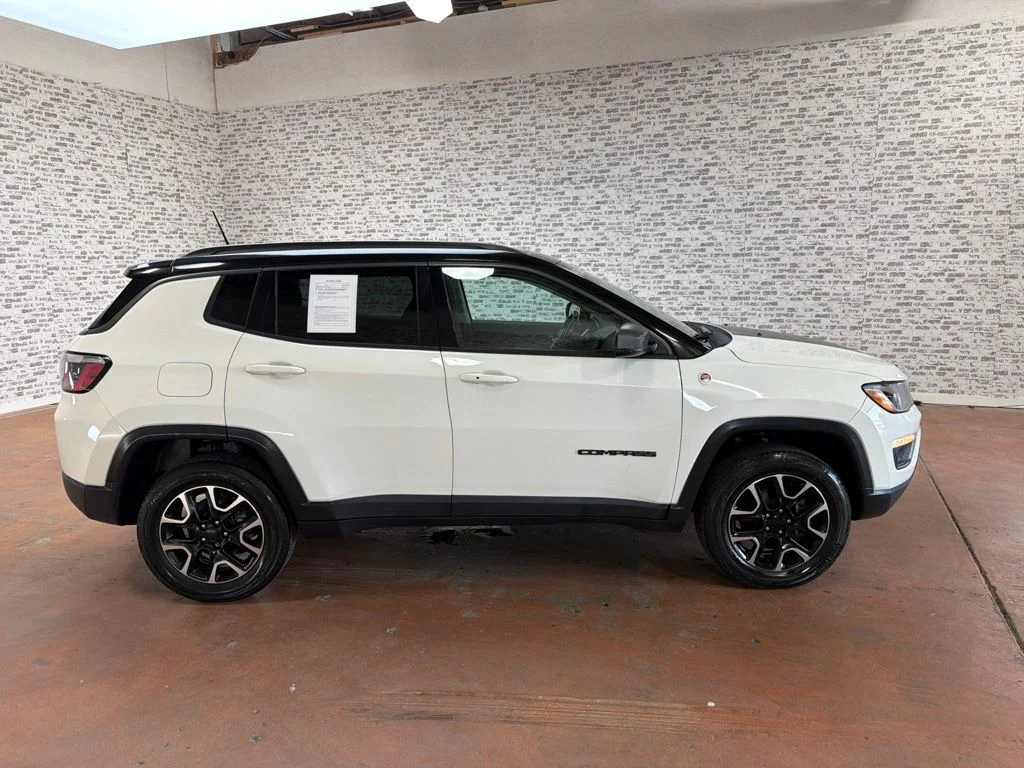Used 2019 White Clearcoat Jeep Trailhawk image 8