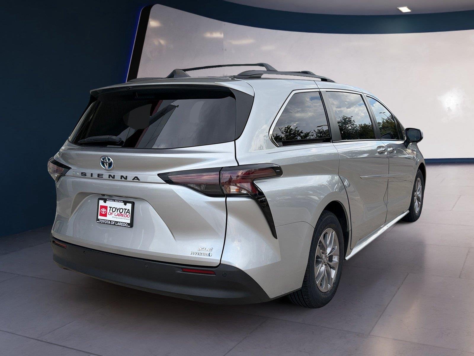 Used 2023 Celestial Silver Metallic TOYOTA XLE 8-Passenger image 5