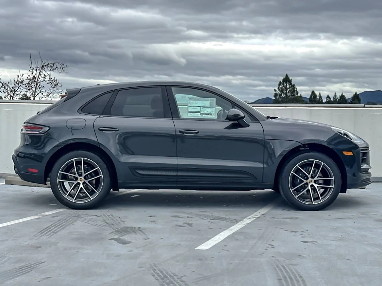 2026 Porsche Macan - Photo 9
