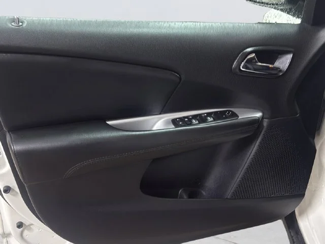 Used 2020 White Dodge SE image 18