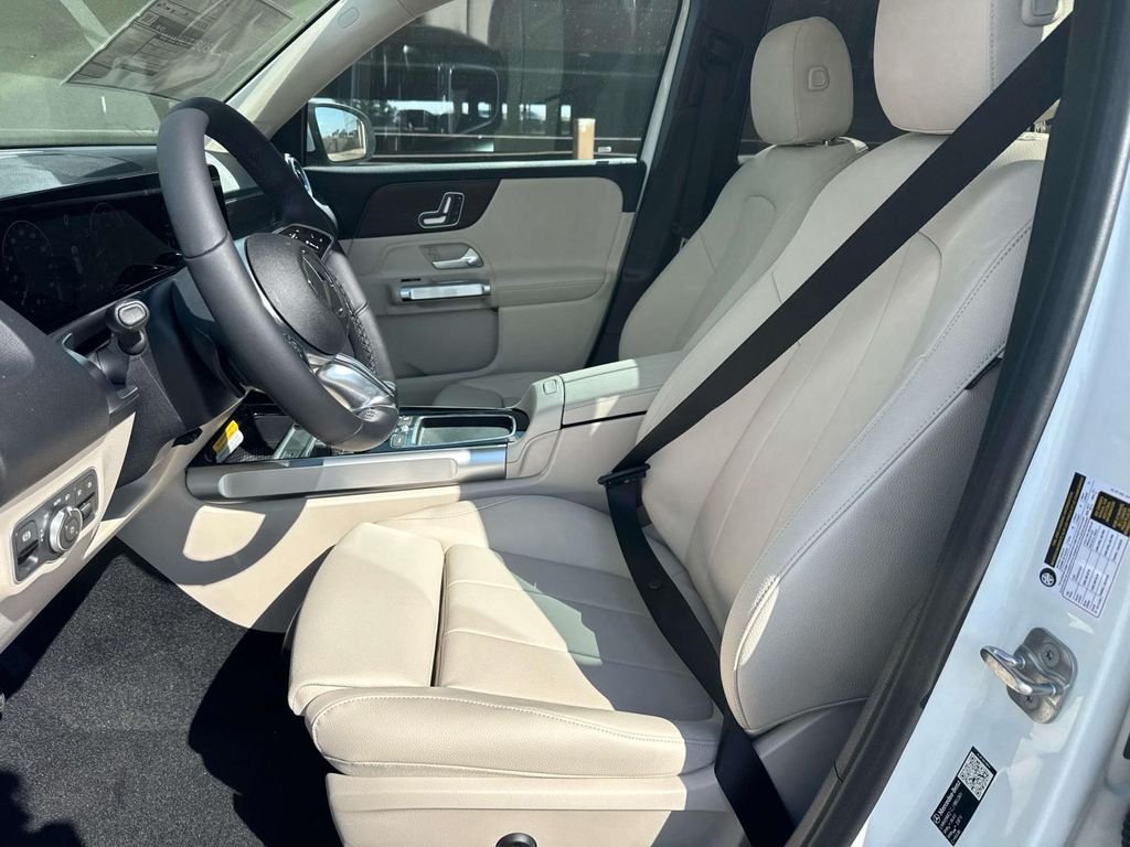 New 2026 Polar White Mercedes-Benz GLB 250 image 9