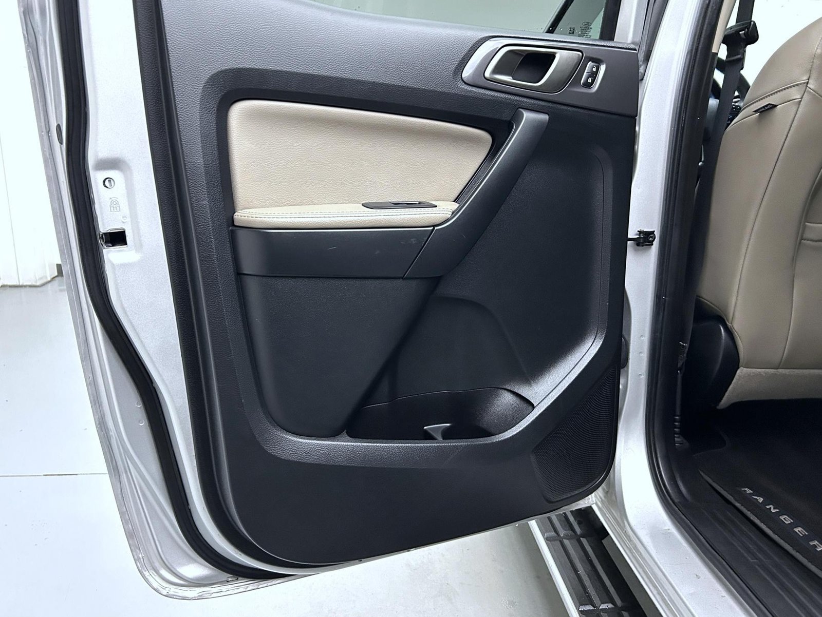 Used 2019 Ingot Silver Ford Lariat image 20