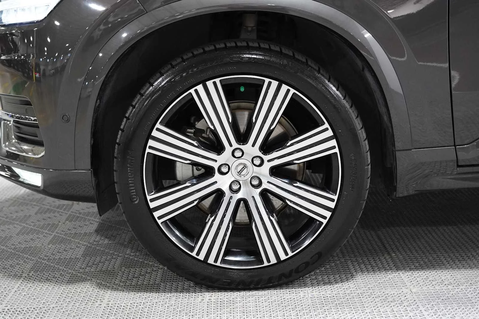 Used 2023 PLATINUM GREY Volvo Ultimate image 8