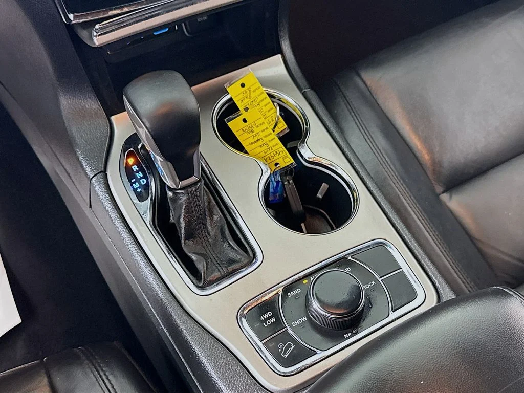 Used 2019 Diamond Black Crystal Pearlcoat Jeep Limited image 20