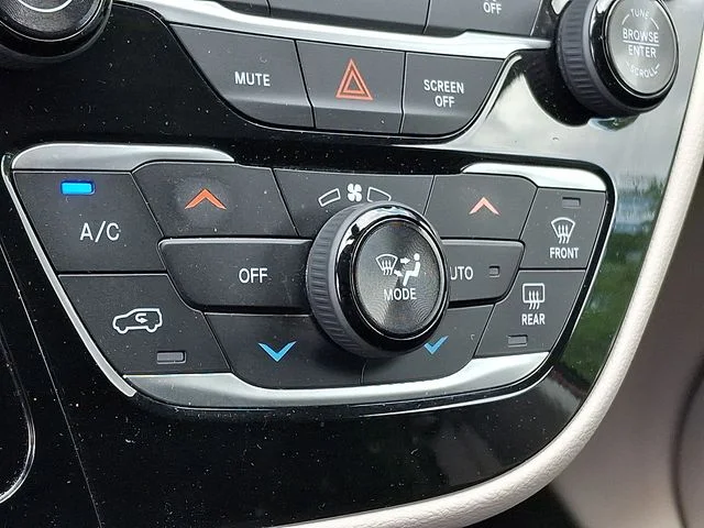 Used 2018 Red Chrysler Touring Plus image 15