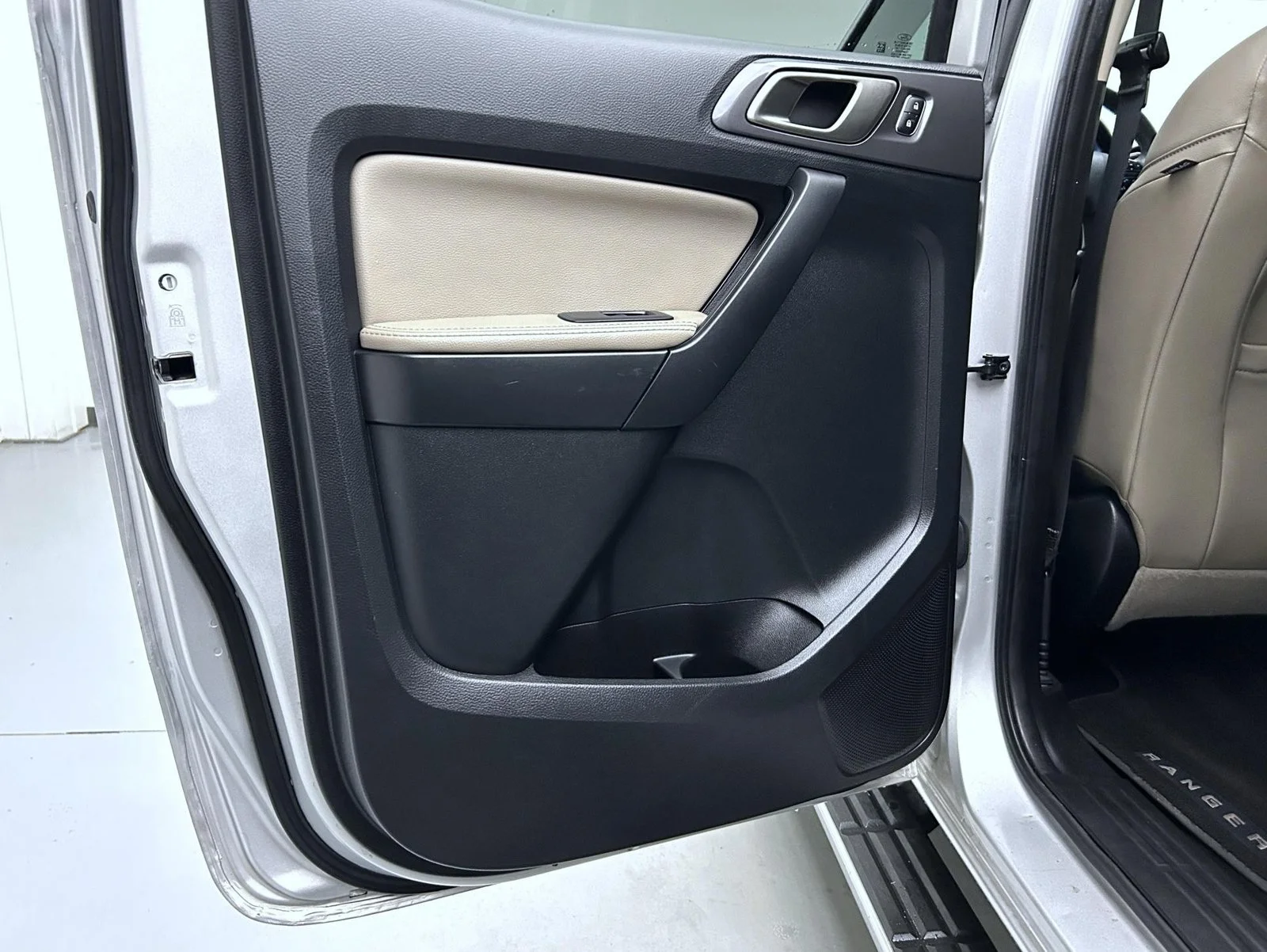 Used 2019 Silver Ford Lariat image 20