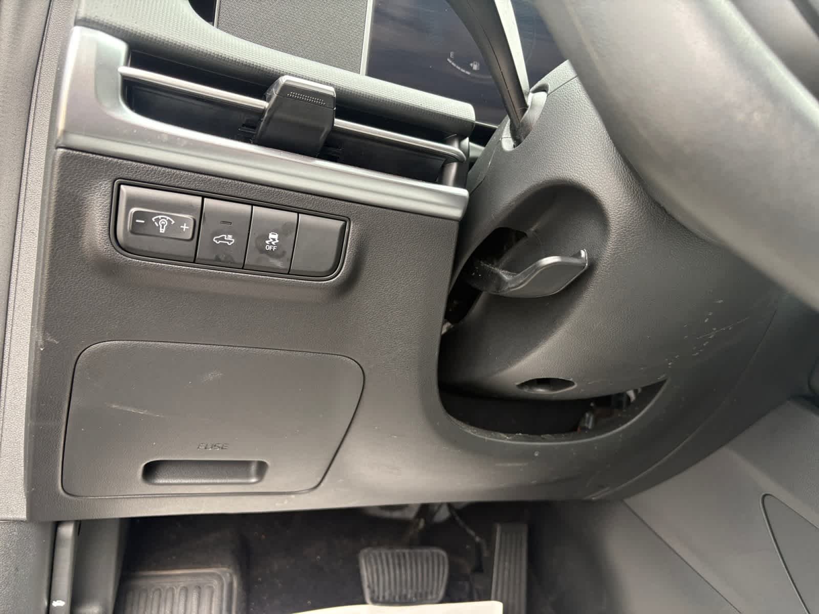Used 2025 Hampton Gray Hyundai SEL image 23
