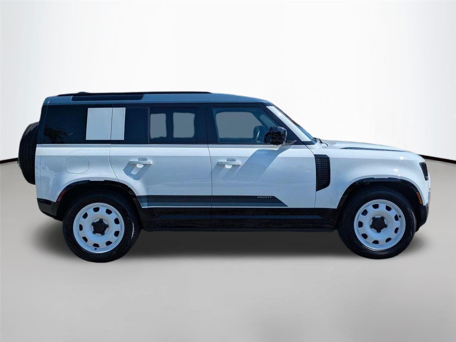Used 2025 Fuji White Land Rover S image 4