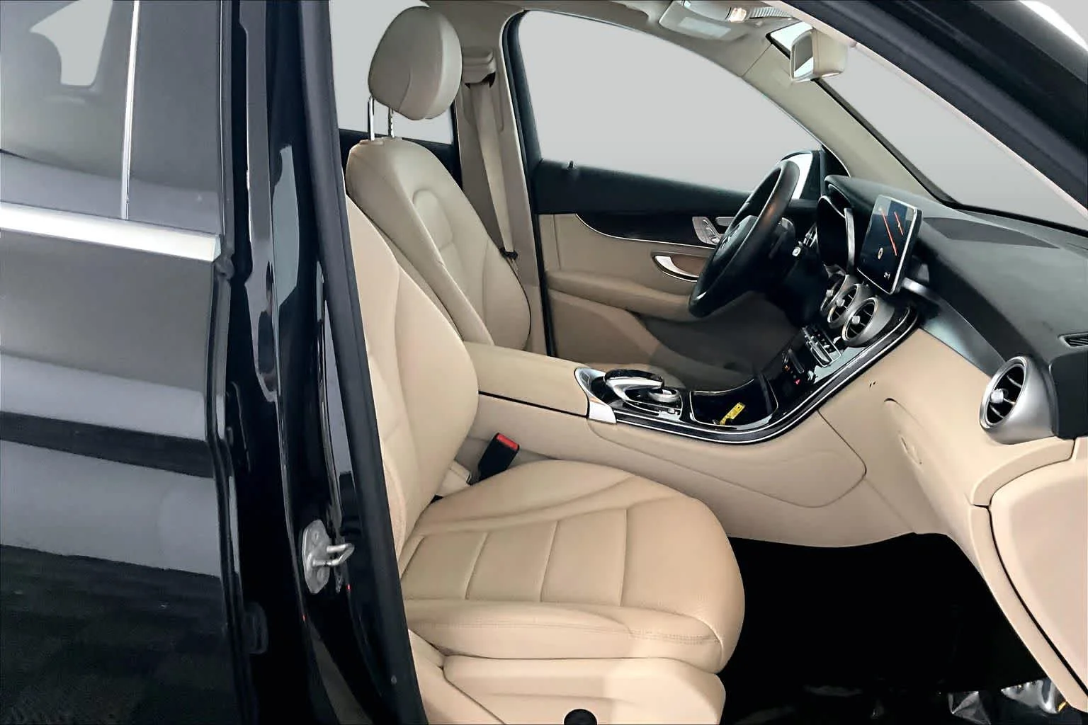 Used 2018 Black Mercedes-Benz GLC 300 image 8