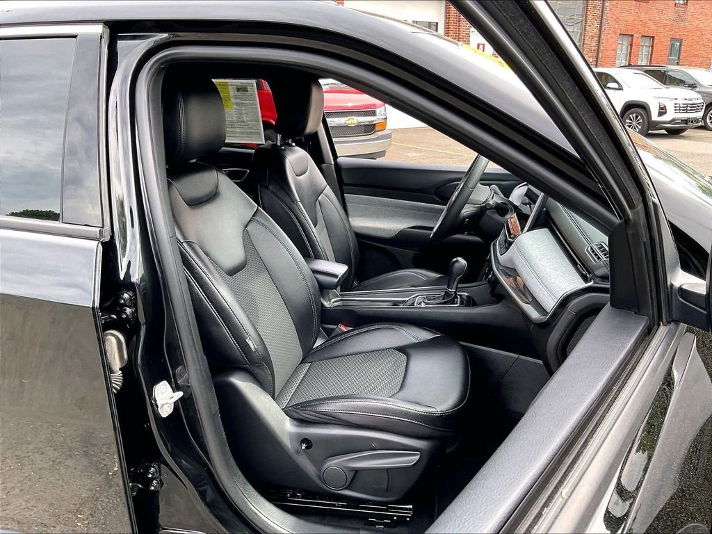 Used 2024 Black Jeep Latitude image 11