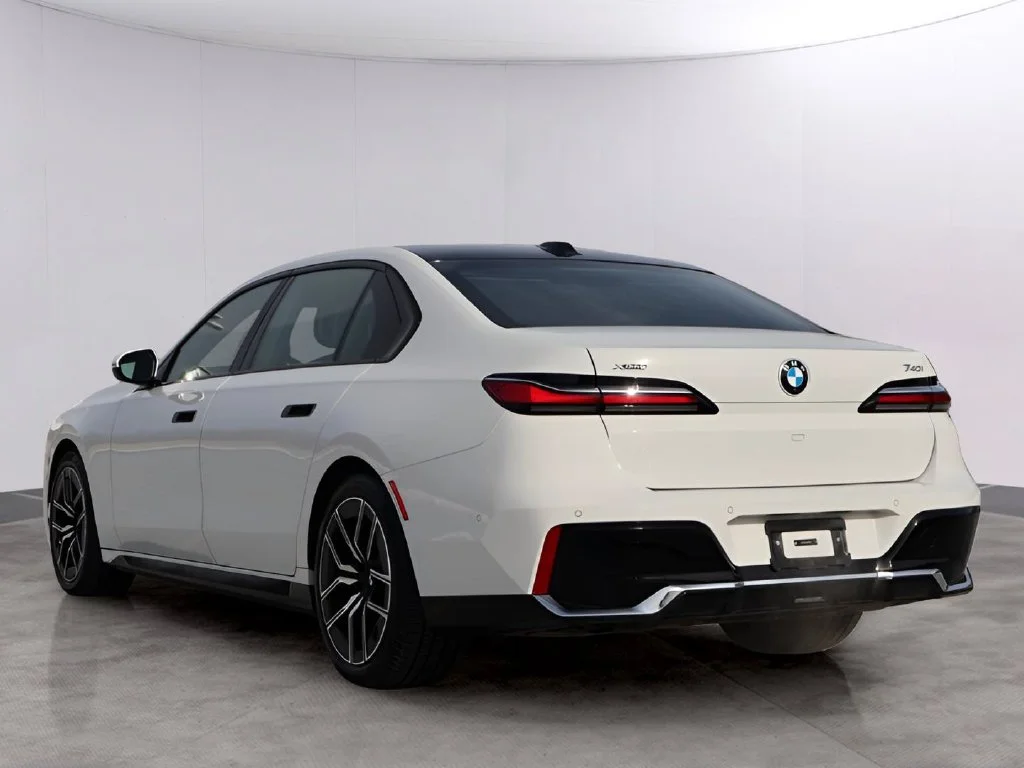 Used 2025 Alpine White BMW 740i xDrive image 5