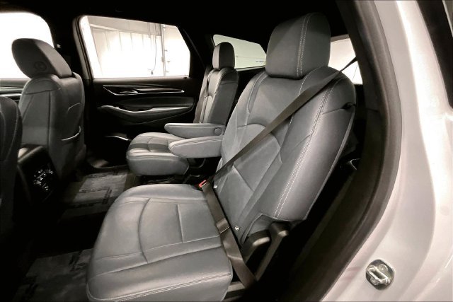 Used 2023 Summit White Buick Essence image 23