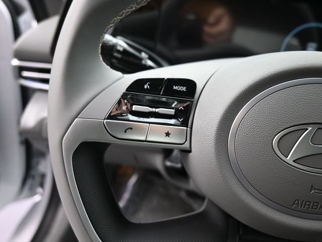 Certified Used 2025 White Hyundai SEL Convenience image 19