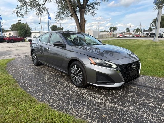 Used 2024 Gray Nissan 2.5 SV image 2