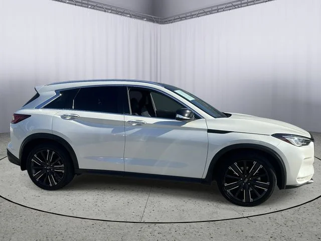 Used 2022 Majestic White INFINITI Luxe image 6