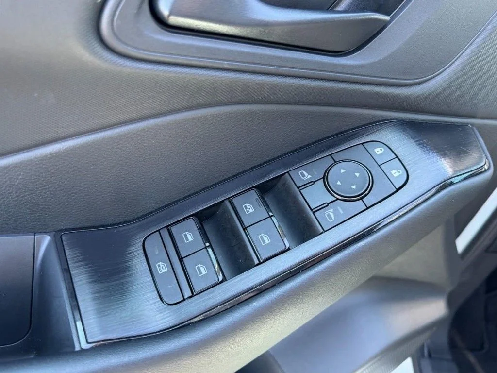 Certified Used 2025 White Nissan S image 15