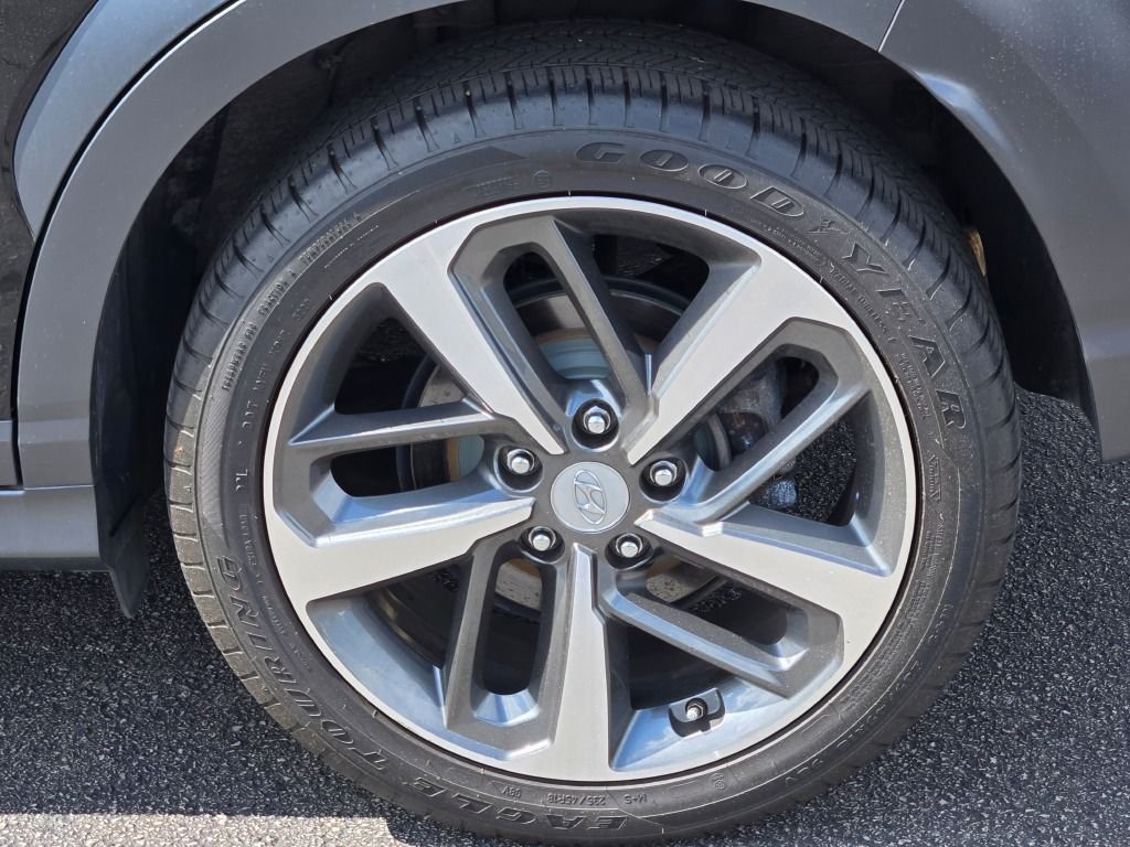 Used 2021 Ultra Black Hyundai Limited image 14