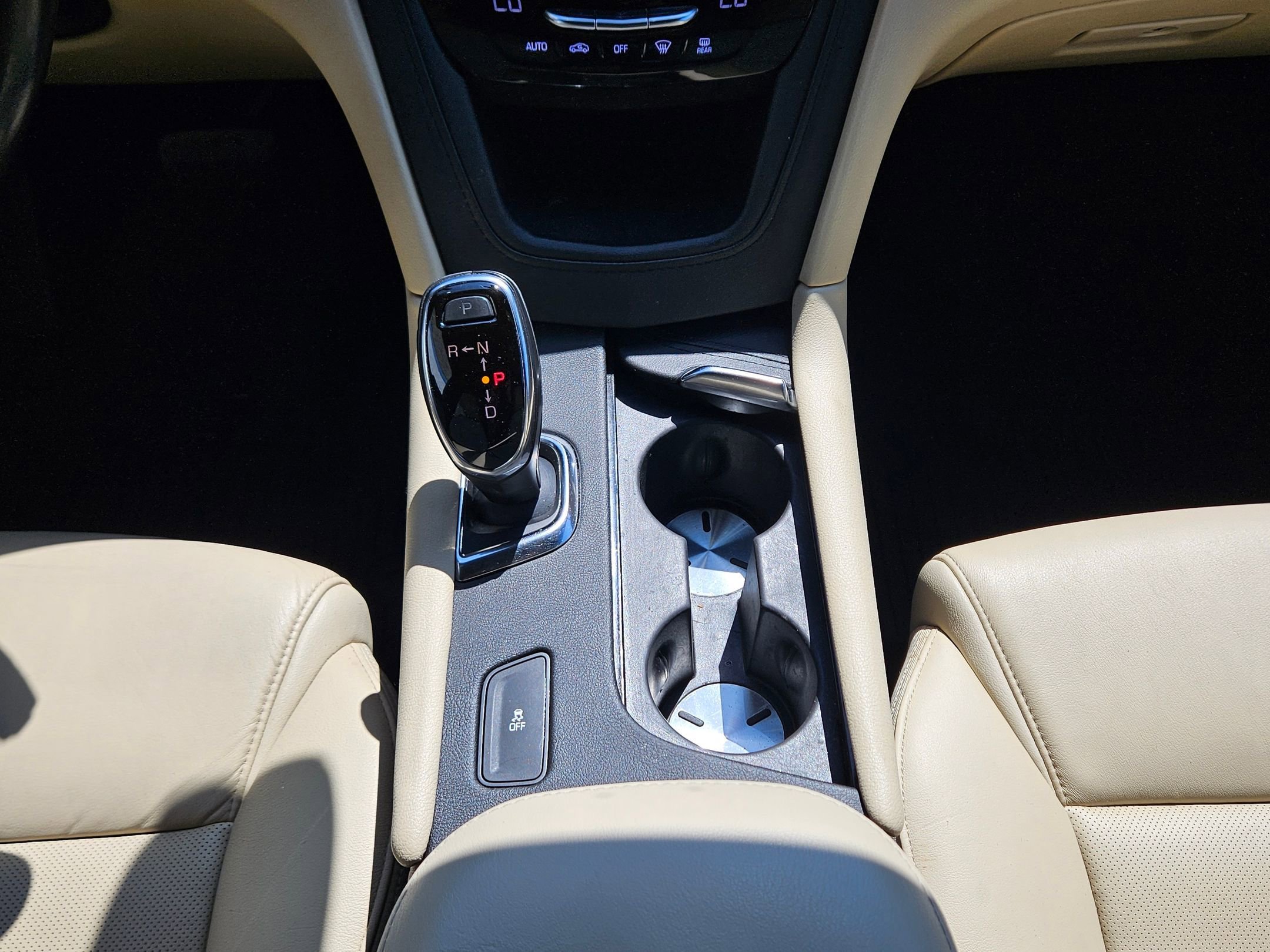 Used 2019 Crystal White Tricoat Cadillac Luxury FWD image 12