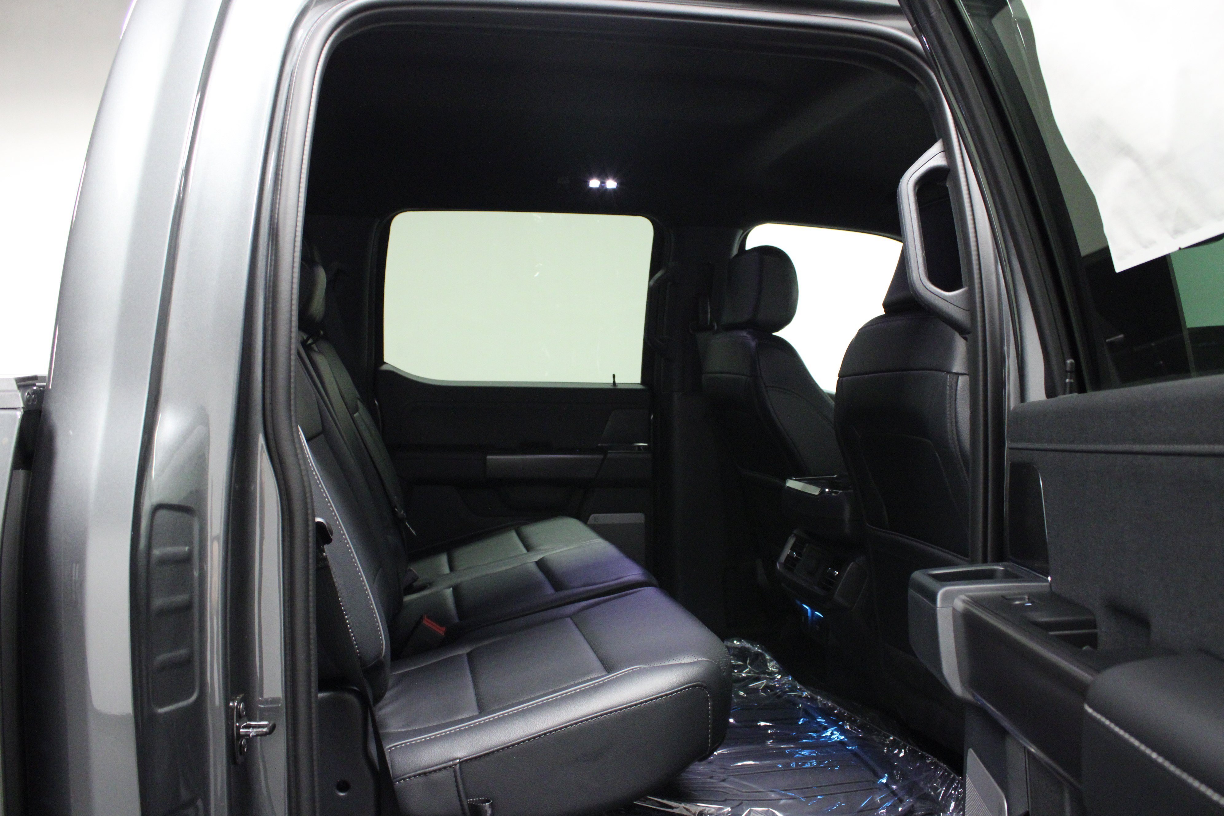 New 2026 Carbonized Gray Metallic Ford LARIAT image 16