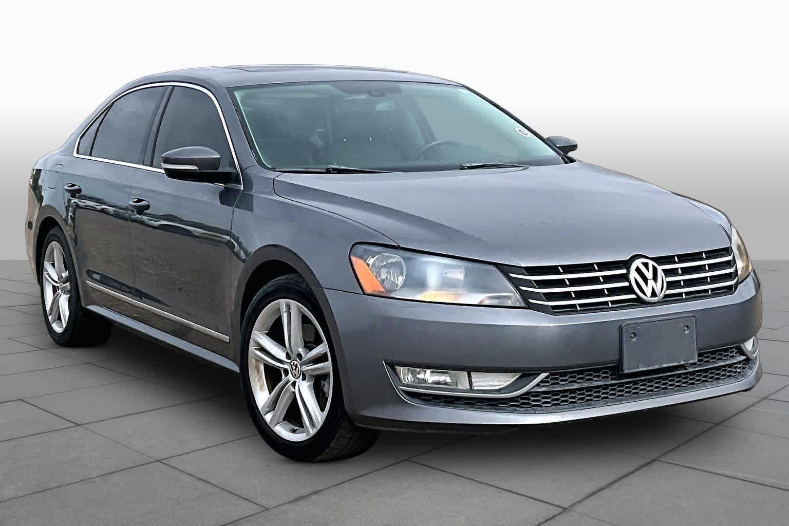 Used 2015 Platinum Gray Metallic Volkswagen 2.0L TDI SEL Premium image 2