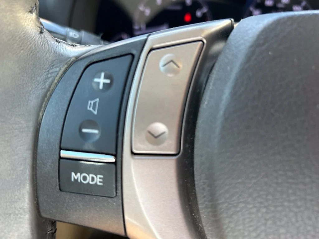 Used 2013 White Lexus 350 image 19