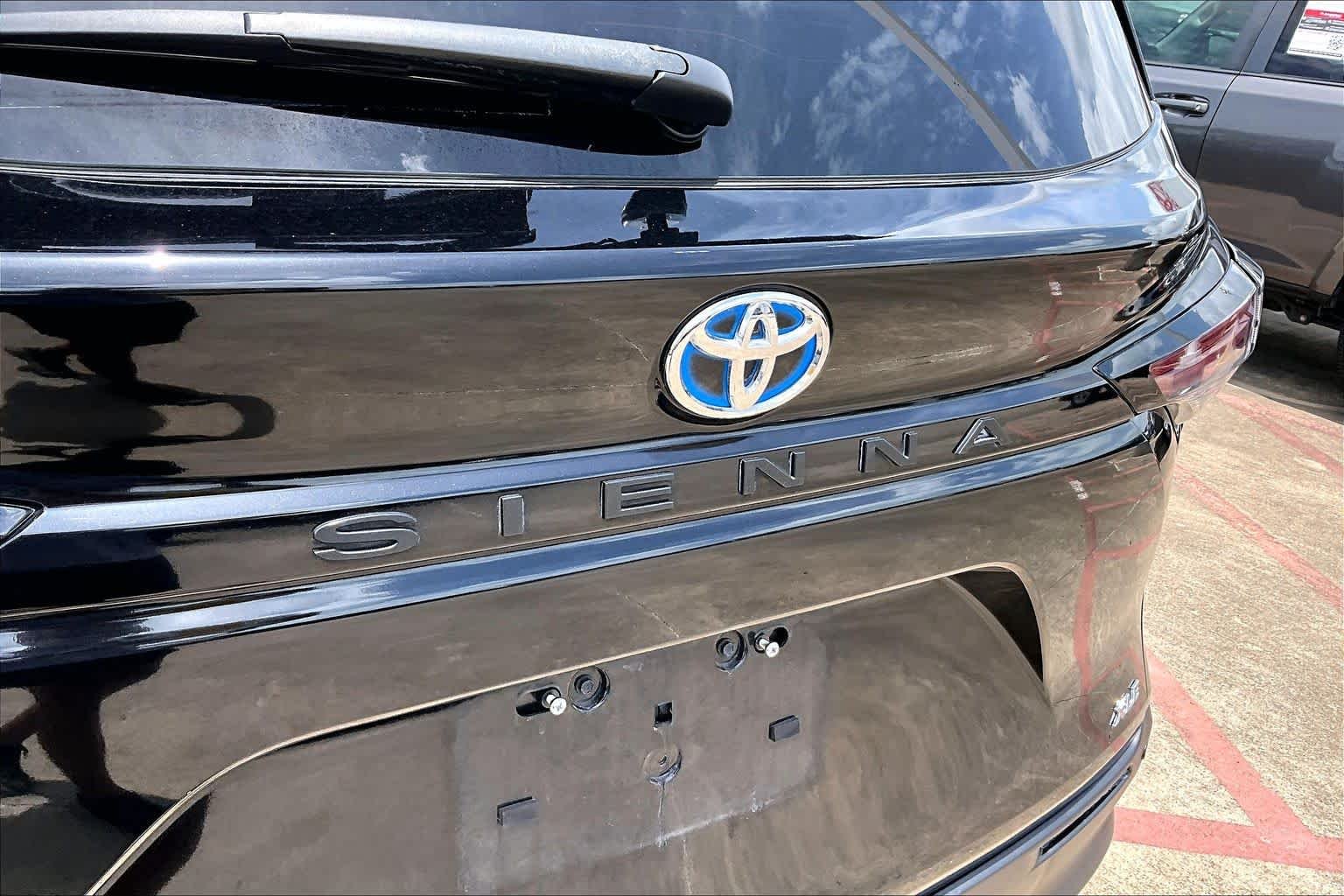 Used 2025 Midnight Black Metallic Toyota XLE image 30