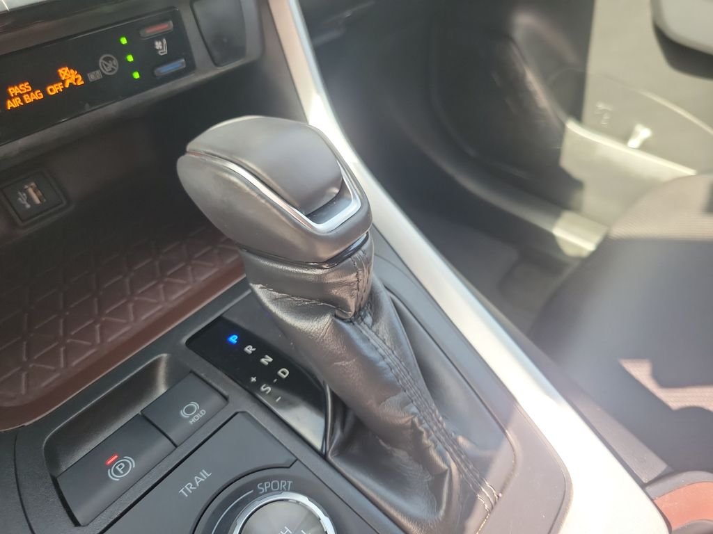 Certified Used 2025  Toyota Limited image 23