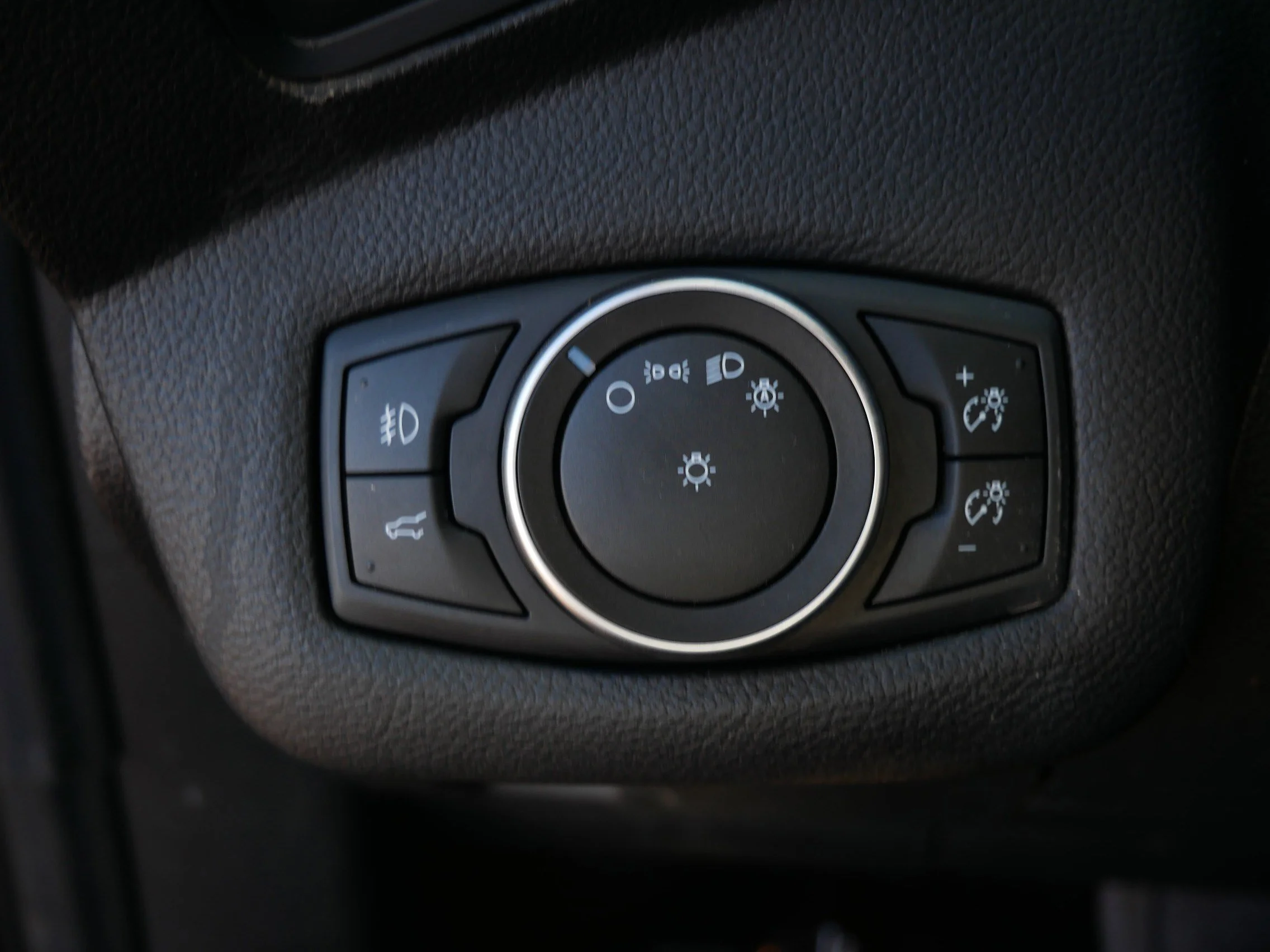 Used 2017 Magnetic Ford SE image 26