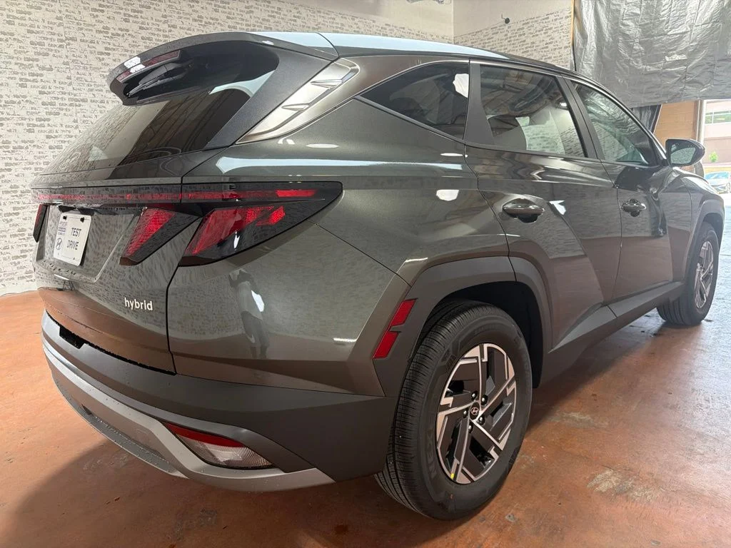 New 2026 Amazon Gray Hyundai  image 7