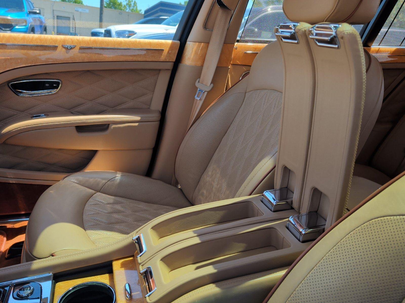 Used 2017 Glacier White Bentley Base image 34