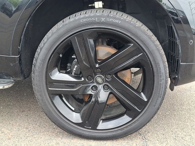 Used 2023 Santorini Black Land Rover Metropolitan Edition image 8